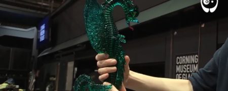 ساخت مجسمه بسیار زیبای اژدها با استفاده از شیشه توسط هنرمند آمریکایی [تماشا کنید]