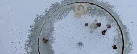 چرخ و فلک یخی؛ تفریح جالب مردم فنلاند در روزهای سرد زمستان [تماشا کنید]