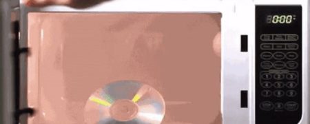 ۶ شی که درون مایکروفر غوغا به پا کرده و شما را به دردسر می اندازند