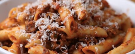 خوشمزه روز: پاستا با سس بلونز سوسیس [تماشا کنید]