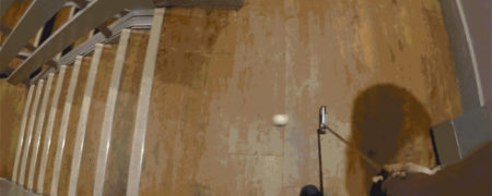 خلاقیت در بیلیارد؛ ضربه فوق العاده ای که توپ را از ۱۵۲ متر مسیر و ۹ عدد میز رد می کند [تماشا کنید]