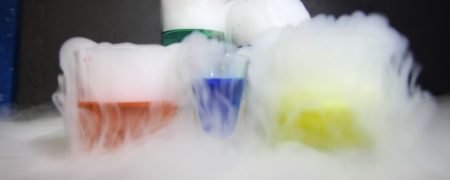 کوکاکولا و دیگر اشیا در مواجهه با نیتروژن مایع چه واکنشی نشان می دهند؟ [تماشا کنید]