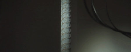 ویدیویی صحنه آهسته که فرایند شگفت انگیز شکست میلگرد در آزمایشگاه را به تصویر می کشد [تماشا کنید]