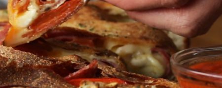 خوشمزه روز: رول پیتزای پپرونی [تماشا کنید]