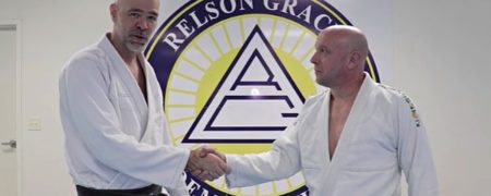 آموزش جالب دفاع شخصی در برابر دست دادن های عجیب دونالد ترامپ [تماشا کنید]