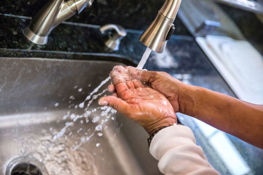 روش های رایج و نادرست شستشوی دست ها که باعث بیماری تان خواهند شد