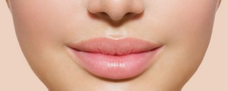 با دلایل ترک خوردن لب ها و راهکارهای درمان آن آشنا شوید