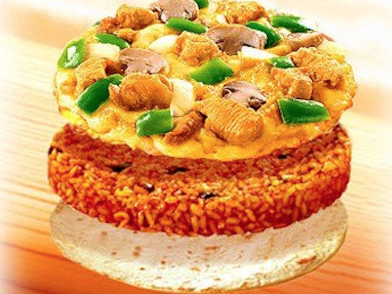 mizza زمانی به وجود آمد که پیتزا هات در کره جنوبی و تایوان تصمیم گرفتند به جای خمیر پیتزا از کیک برنج و نان استفاده کنند. 