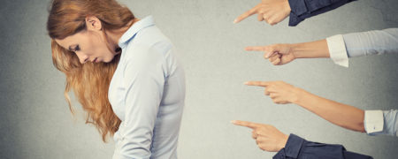 با به کارگیری چه راهکارهایی، از قضاوت کردن دیگران پرهیز کنیم؟