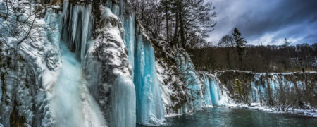 مجموعه تصاویر شگفت انگیزی که قندیل های یخی دریاچه پلیتویک کرواسی را نشان می دهند