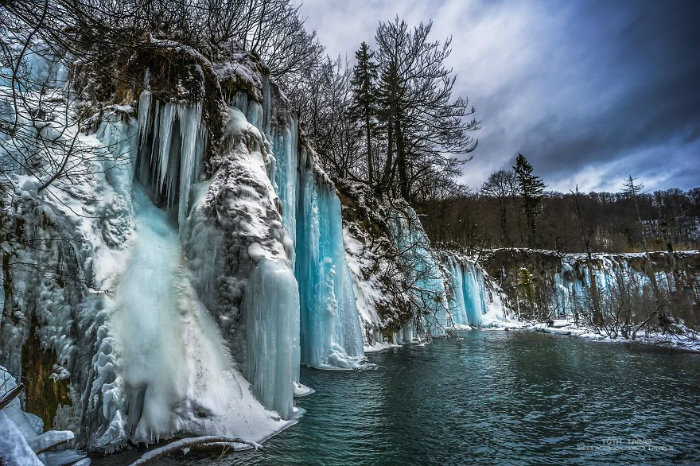مجموعه تصاویر شگفت انگیزی که قندیل های یخی دریاچه پلیتویک کرواسی را نشان می دهند