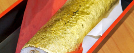 خوردن سوشی ۱۰۰ دلاری با یک لایه از ورقه طلا برای مردم ژاپن خوشبختی می آورد
