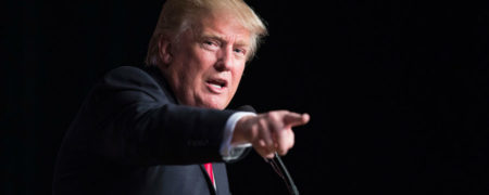 از تماشای اخبار با لباس حمام تا برگزاری جلسات در تاریکی؛ نگاهی به زندگی جدید دونالد ترامپ در کاخ سفید