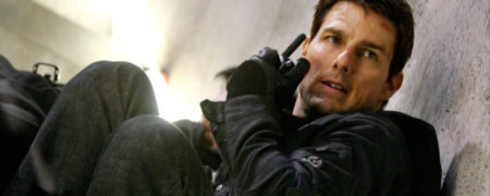 تام کروز در تونل زمان؛ وقتی که بازیگر هالیوود وارد دنیای فیلم های مشهور دیگر می شود [تماشا کنید]