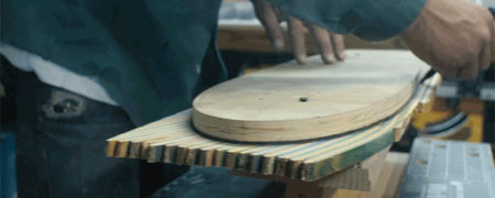 بازیافت اسکیت بردهای قدیمی و ساخت لوازم گوناگون از آنها [تماشا کنید]