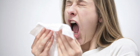 ۱۰ عامل به غیر از سرماخوردگی که سبب عطسه کردن مداوم می شوند