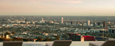 گشت و گذاری لوکس؛ خانه ای ۱۰۰ میلیون دلاری با لامبورگینی و رولز رویس طلایی