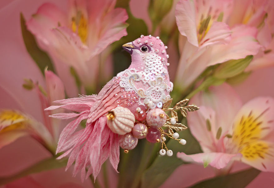 ساخت مجسمه های زیبا و حیرت انگیز پرندگان با استفاده از جواهرات توسط هنرمند روس