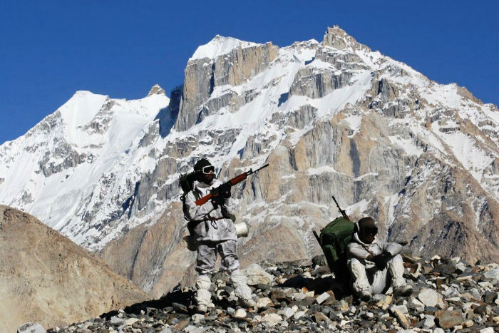 Aligntoughts-Siachen-an-orange-or-an-apple-can-freeze-to-the-hardness-of-a-cricket-ball-in-no-time-w700
