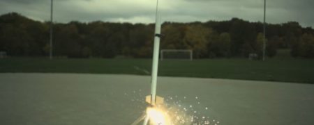 ویدیویی صحنه آهسته که جزئیات پرتاب یک موشک ۲ متری را نشان می دهد [تماشا کنید]