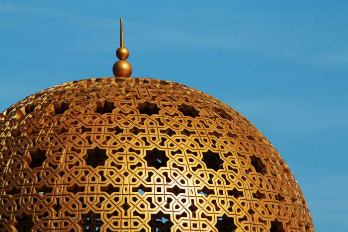 golden-domes-mark-the-skyline-of-the-city-of-muttrah-w700