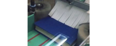 استفاده از «مینی کارواش» برای شست و شوی کتاب ها [تماشا کنید]