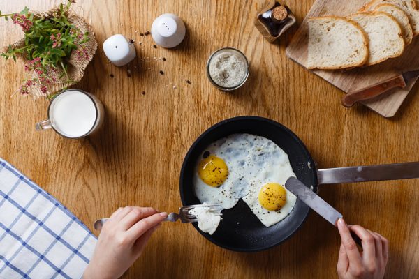 آیا خوردن مواد غذایی ثابت در وعده صبحانه سبب کاهش وزن خواهد شد؟