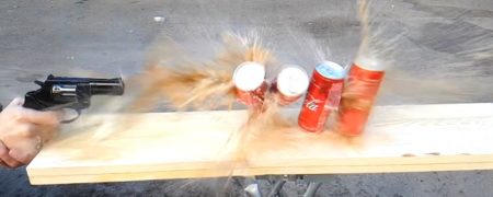 لوازم و اشیای مختلف در برابر شلیک گلوله چه واکنشی از خود نشان می دهند؟ [تماشا کنید]