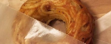 غذاهای عجیب ۲۰۱۷: «دونات اسپاگتی» که کمتر کسی از طعم آن راضی است