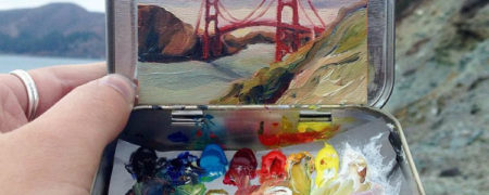 هنرمندی که با استفاده از رنگ مناظر طبیعی را به صورت مینیاتوری نقاشی می کند