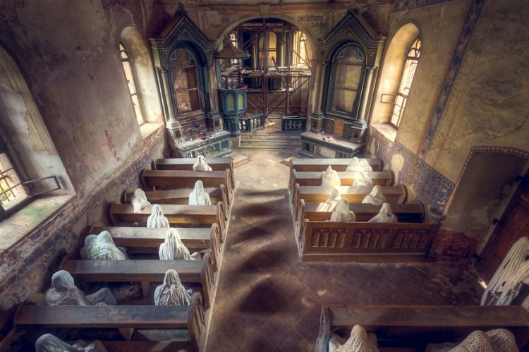 مجموعه تصاویر شگفت انگیزی که کلیسا ها و عبادتگاه های متروکه در سراسر جهان را نشان می دهند