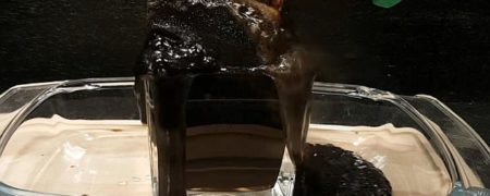 ویدیویی تکان دهنده که واکنش اسید معده نسبت به نوشابه های گازدار را نشان می دهد [تماشا کنید]