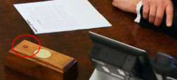 ترامپ روی میز کار خود یک کلید، مخصوص سفارش نوشابه دارد