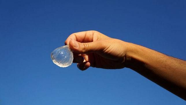 حباب های آبی که می توانند جایگزین بطری های پلاستیکی شوند [تماشا کنید]
