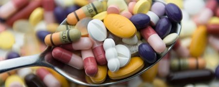 ۱۰ نشانه که به شما می گویند در حال مصرف بیش از اندازه دارو هستید