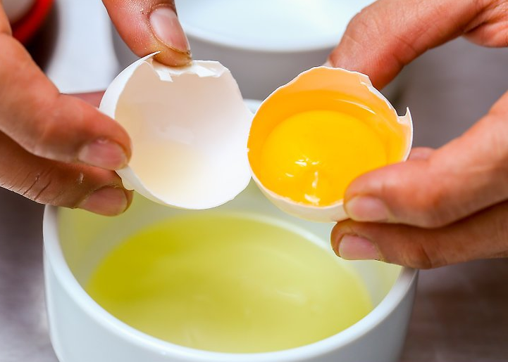 چرا باید از مصرف سفیده تخم مرغ به تنهایی پرهیز شود؟
