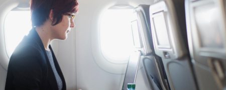 ۱۰ راهکار هوشمندانه که ترس شما از پرواز هوایی را کاهش می دهند