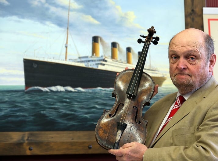 خانه مزایده ی «هنری آلدریج» حدود 7 سال را برای اثبات این مساله که این ویولون به «والاس هارتلی»، رهبر ارکستر کشتی تایتانیک تعلق داشته، صرف کرده است. 