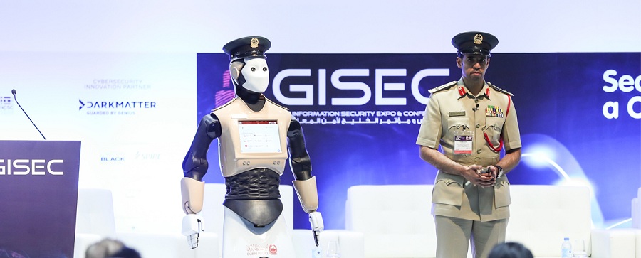 «پلیس آهنی» به واقعیت می پیوندد؛ نخستین رباتِ پلیس کار خود را در دبی آغاز کرد