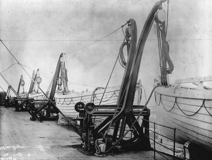 6- بر اساس شواهد تاریخی، قرار بوده 64 قایق نجات در تایتانیک وجود داشته باشد، اما فقط 20 عدد از آن ها بر کشتی سوار شده اند. 