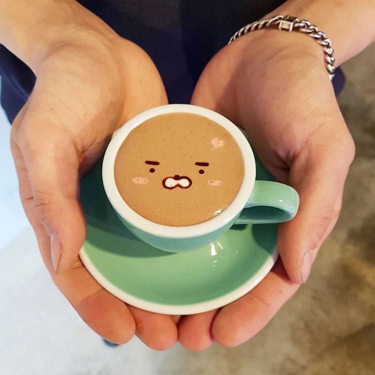 Artistic-barista-from-korea-who-draws-art-on-coffee-5912bed1b7e50__700