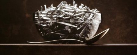 سندروم پیکا؛ اختلالی که باعث می شود به خوردن اشیا عجیب مانند میخ، سکه و… روی آورید