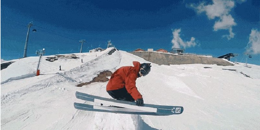 اسکی بازی که با پرتاب دوربین گو پرو حین پرش، ویدئویی جالب و متفاوت خلق کرده است [تماشا کنید]