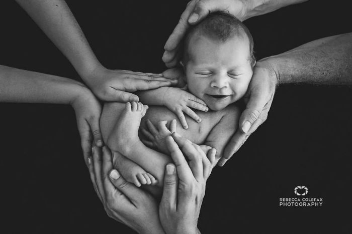 Photographer-takes-pictures-of-babies-as-never-seen-before-5922b2ed79582__880-w700