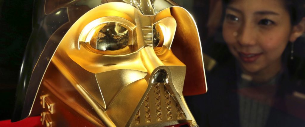 ساخت ماسک طلای شخصیت «دارت ویدر» به ارزش ۵ میلیارد تومان به مناسبت چهلمین سالروز اکران «جنگ ستارگان»