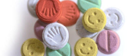 ۱۶ حقیقت تکان دهنده در مورد اکستازی که احتمالاً از آنها مطلع نبودید