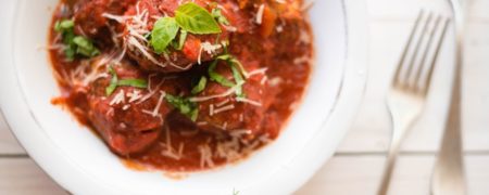 خوشمزه روز: میت بال در سس پنیر و گوجه فرنگی [تماشا کنید]