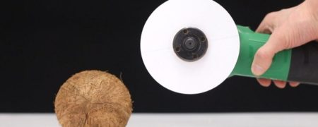 عجیب اما واقعی: بریدن پوست نارگیل با یک ورق کاغذ [تماشا کنید]