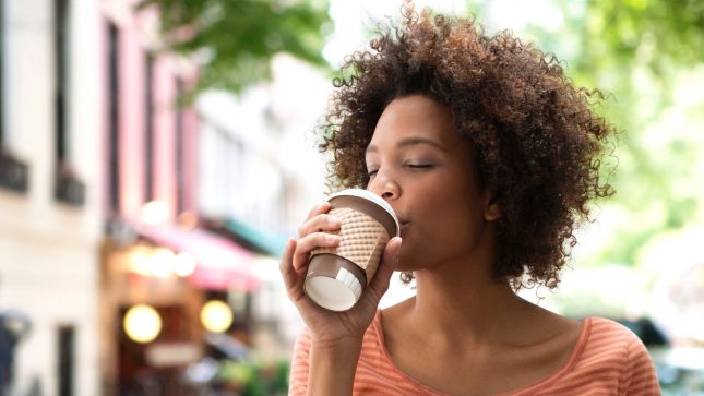 نوشیدن ۴ فنجان قهوه پیش از ورزش، می تواند سبب سوزاندن کالری بیشتری شود