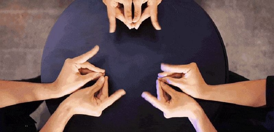 اجرای حرکات موزون فوق العاده زیبا با استفاده از انگشتان دست [تماشا کنید]